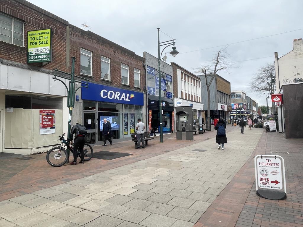 Lot: 53 - TOWN CENTRE RETAIL PREMISES FOR REFURBISHMENT - street view at Town Centre retail premises